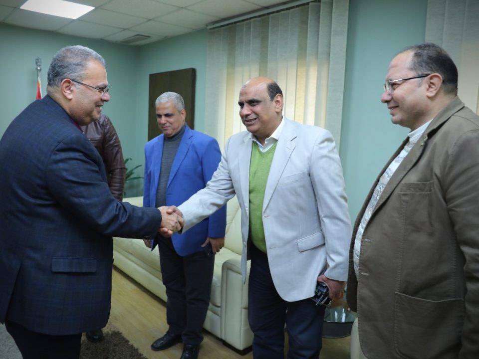 مشروع تنفيذ ٣٠٠ مشتل لتجميل القاهرة بالتعاون بين الهيئة الإنجيلية وهيئة نظافة وتجميل القاهرة (5)