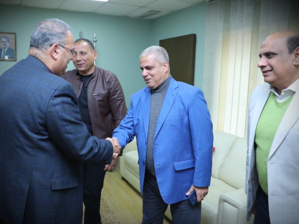 مشروع تنفيذ ٣٠٠ مشتل لتجميل القاهرة بالتعاون بين الهيئة الإنجيلية وهيئة نظافة وتجميل القاهرة (6)