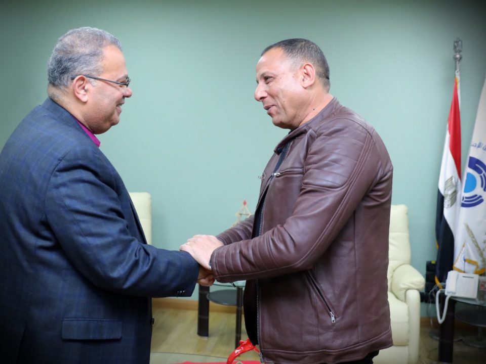 مشروع تنفيذ ٣٠٠ مشتل لتجميل القاهرة بالتعاون بين الهيئة الإنجيلية وهيئة نظافة وتجميل القاهرة (7)