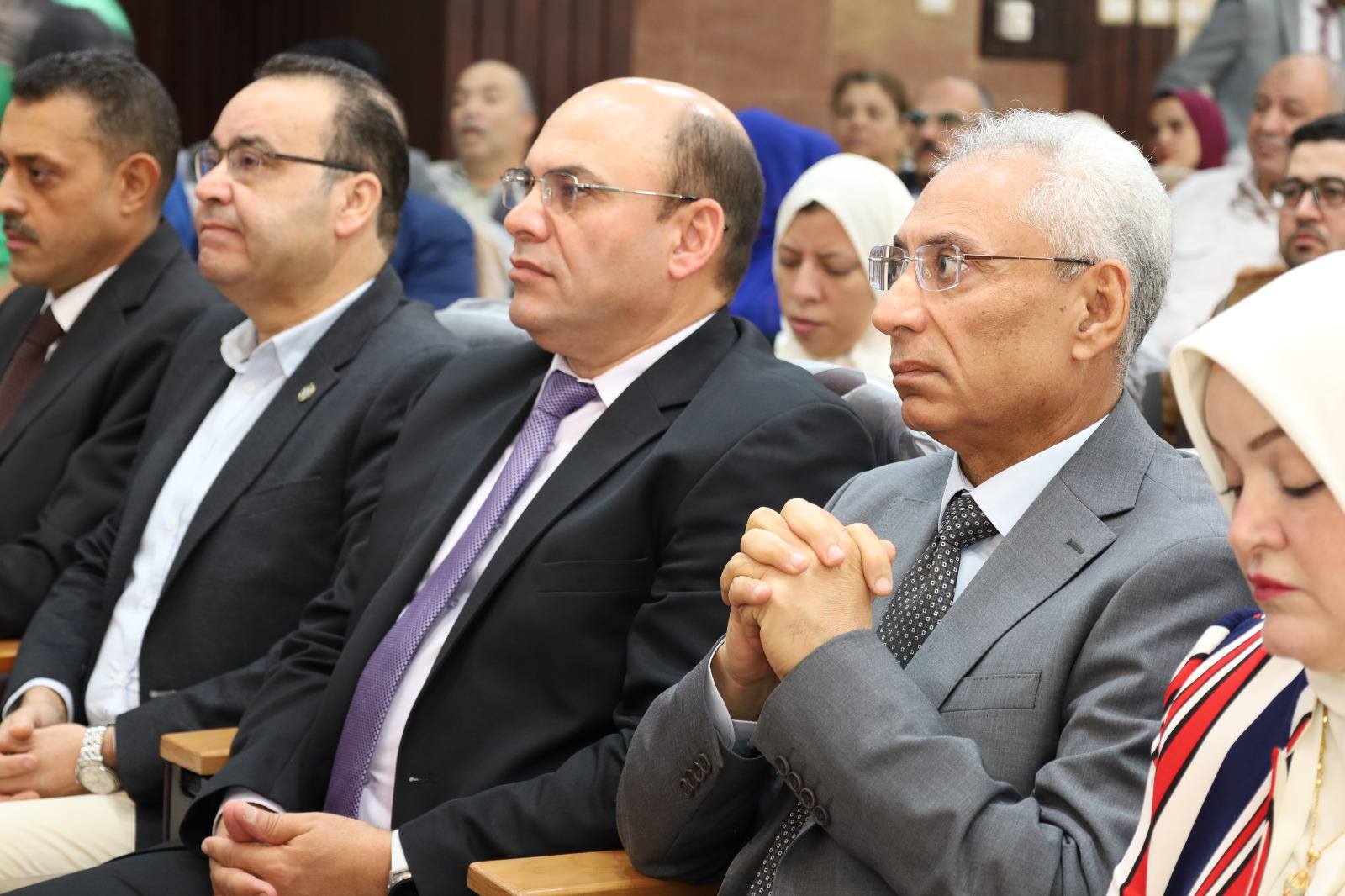 رئيس جامعة المنيا يفتتح بنك الدم المركزي بمستشفى النساء والتوليد