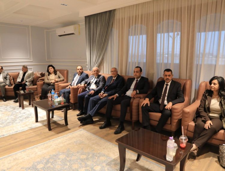 300كرسي محافظ اسيوط (2)