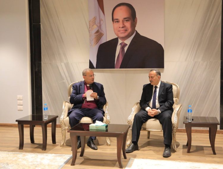 300كرسي محافظ اسيوط (3)