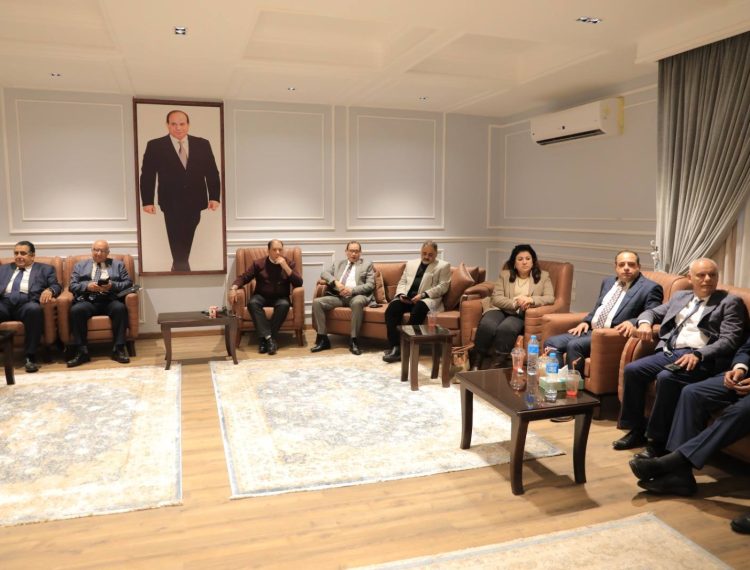 300كرسي محافظ اسيوط (5)