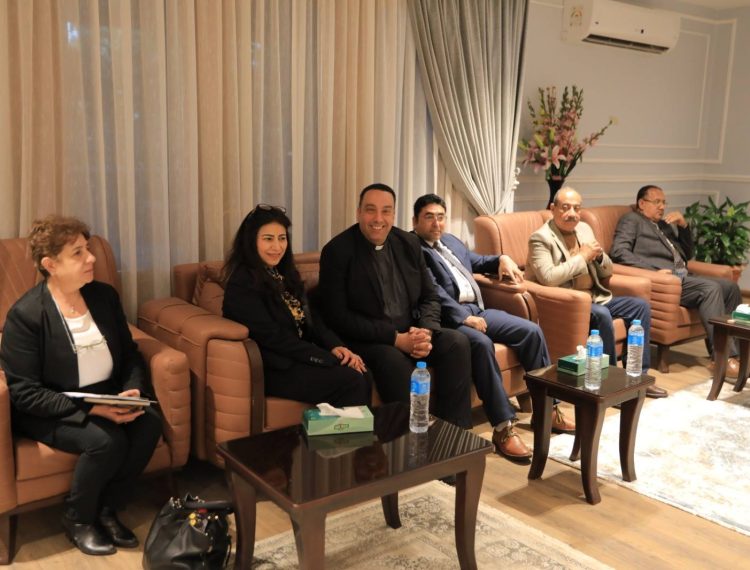 300كرسي محافظ اسيوط (6)