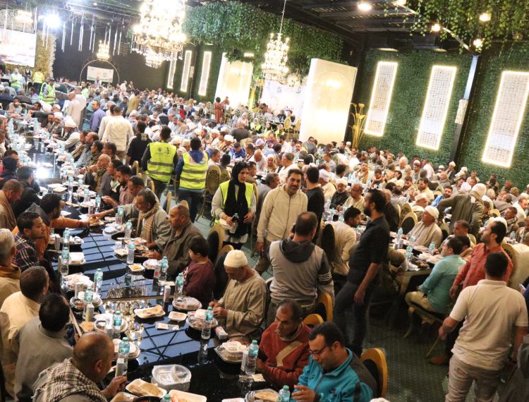 الهيئة تنظم إفطار جماعي في عدد 8 محافظات على مدار شهر رمضان (18)
