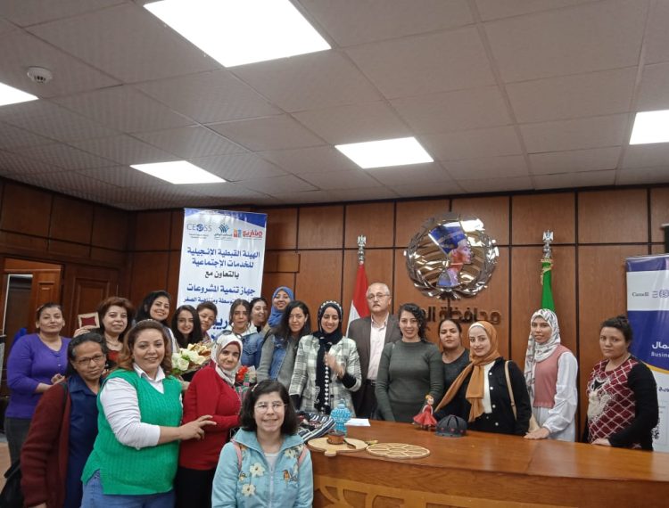 تدريب السيدات الحِرَفيات على التصوير وبناء العلامات التجارية في إطار احتفالات يوم المرأة المصرية بالمنيا (2)