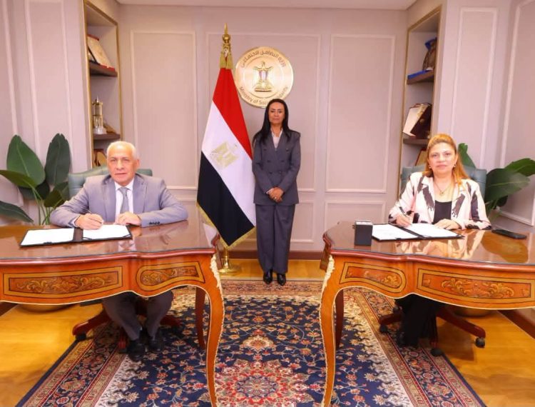 توقيع امل للقروض (2)