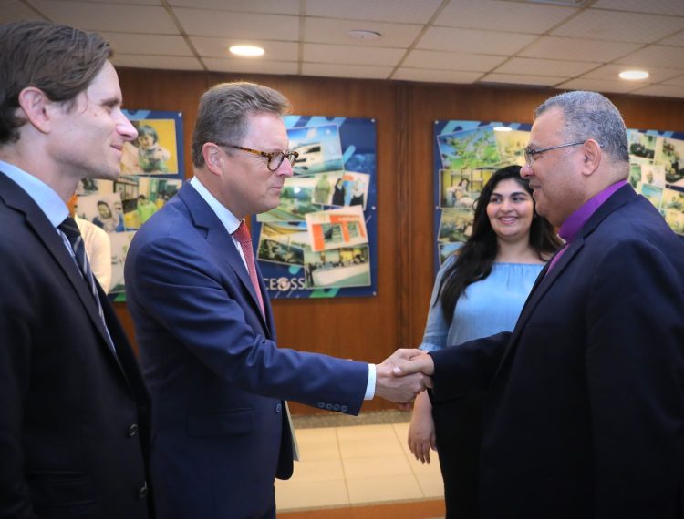 رئيس الطائفة الإنجيلية بمصر يستقبل فرانك هارتمان سفير ألمانيا بالقاهرة (6)