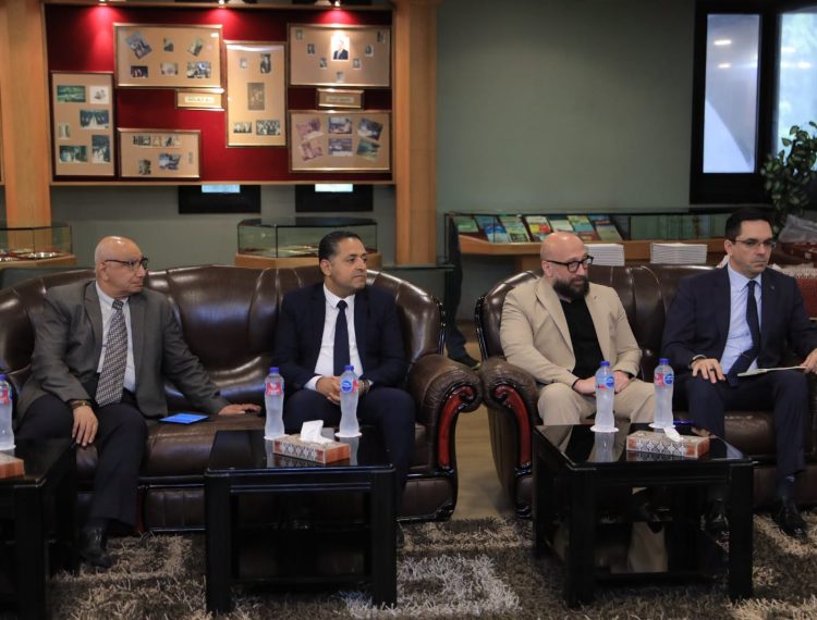 رئيس الطائفة الإنجيلية يستقبل القائم بالأعمال والملحق السياسي بالسفارة الأمريكية بالقاهرة (3)