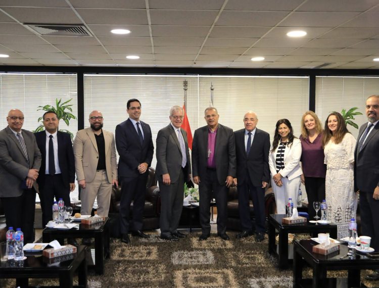 رئيس الطائفة الإنجيلية يستقبل القائم بالأعمال والملحق السياسي بالسفارة الأمريكية بالقاهرة (4)