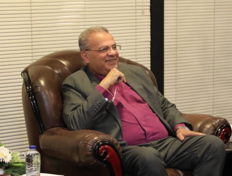 رئيس الطائفة الإنجيلية يستقبل محافظ أسيوط (1)