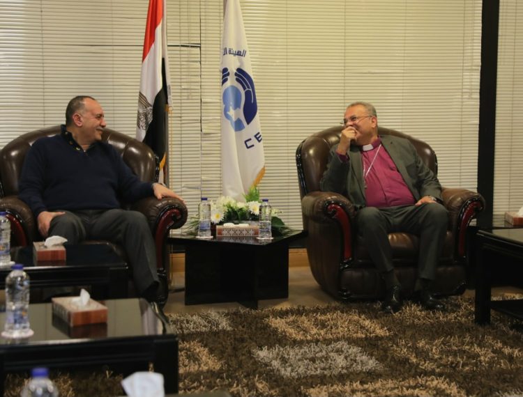 رئيس الطائفة الإنجيلية يستقبل محافظ أسيوط (3)