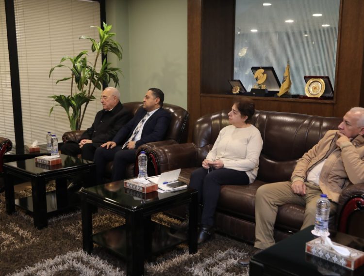 رئيس الطائفة الإنجيلية يستقبل محافظ أسيوط (5)