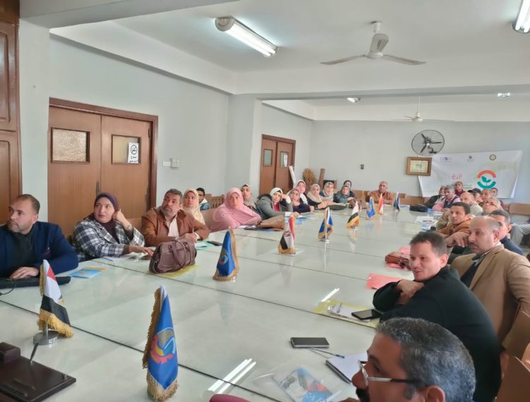 ورشة عمل تدريبية لأخصائيين القمح والمرشدين الزراعيين بالتعاون مع محافظة البحيرة (4)